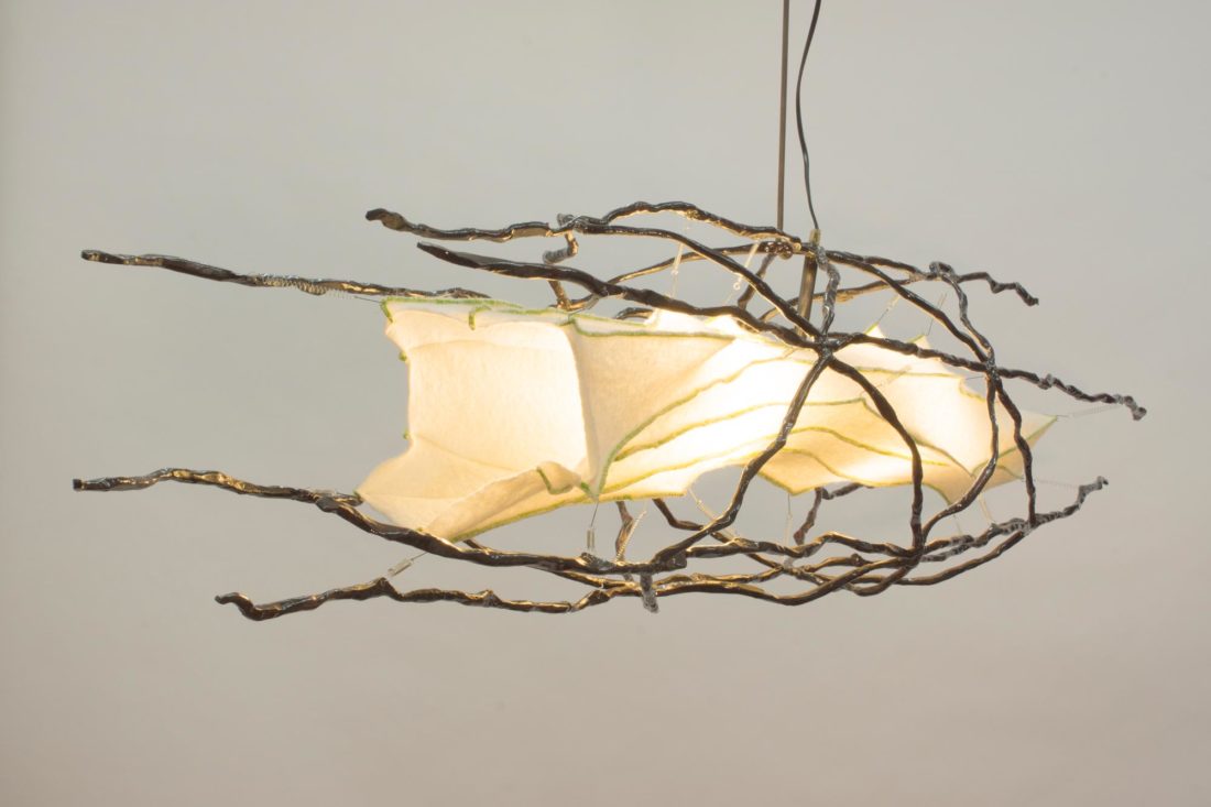 Lamp, smeedwerk en Walkloden, ontwerp Jan Stigt en Karine Stigt.