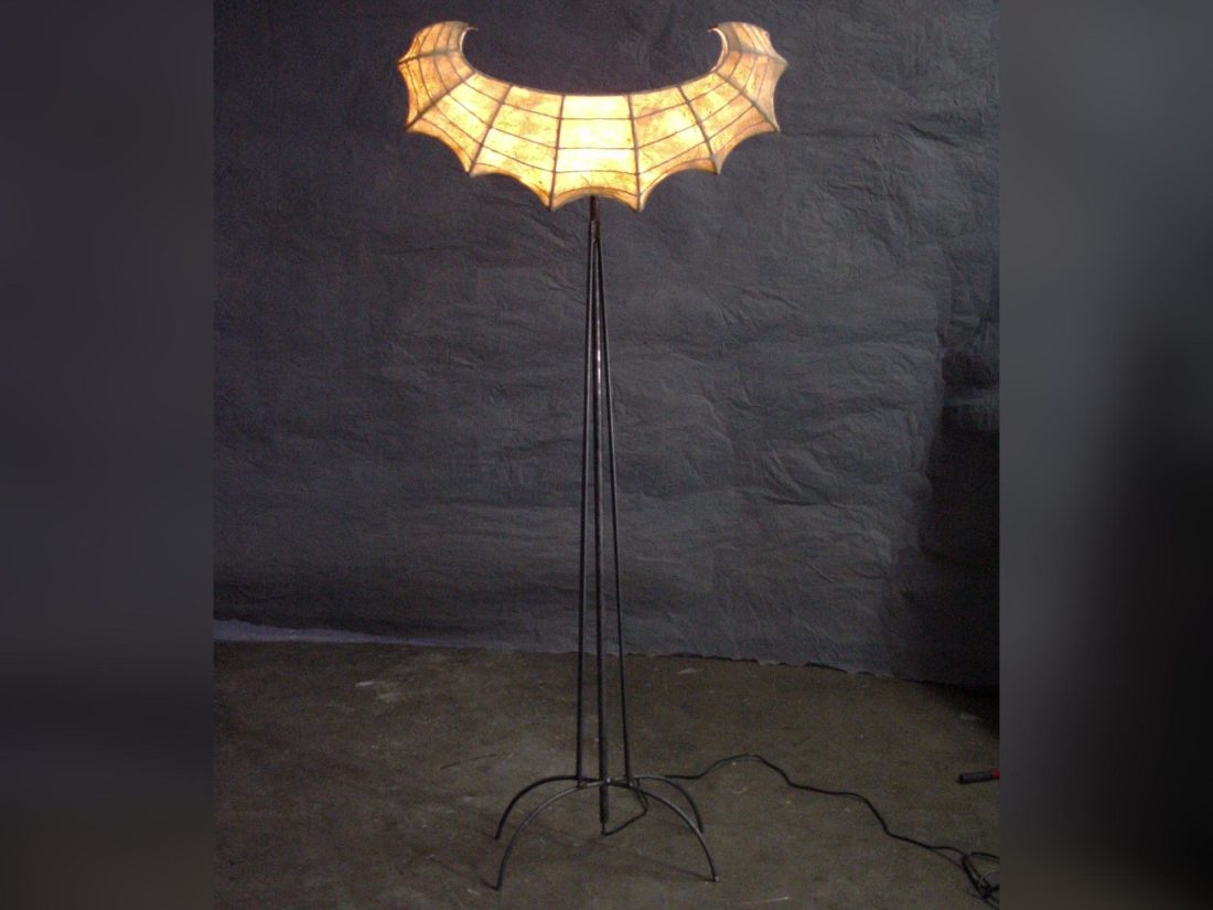Staande lamp Viking, van staal en papier, ontwerp Jan Stigt